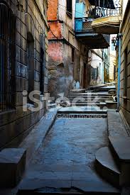 Las calles, las carreteras y los edificios foto de satélite. Callejon En El Viejo Centro De La Ciudad Baku Azerbaiyan Fotografias De Stock Freeimages Com
