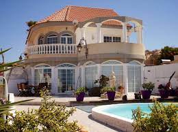Find out yourself about the holiday and lifestyle quality on this island. Bhh Naturist Villa Miramare Reisen