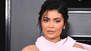 Forbes now estimates the net worth of jenner, 22, at around $900 million. Kylie Jenner Again Tops Forbes List Of Youngest Billionaires Newsday
