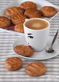Resultat d'imatges per a "taza cafe con galletas alargadas"