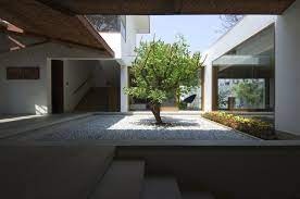 1 Central Tree And Pebble Courtyard