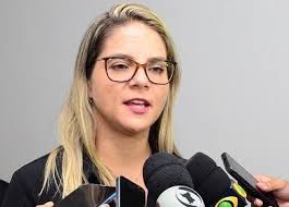 A paranaense de 43 anos voltou a aparecer na mídia, . Empresa Nao Possuia Alvara De Funcionamento Afirma Prefeitura Folha De Boa Vista