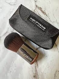 wavy powder kabuki brush new with case