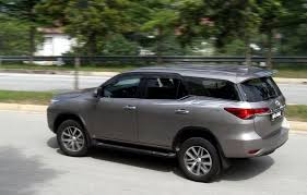 Toyota fortuner suv car is a combination of form & function, boasting a seamless driving experience, great performance & reliable safety in the city and outdoors. Toyota Fortuner 2 4 Vrz 4x2 Sturdy Elegant And Able Carsifu