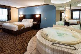 King Suite With 2 Person Hot Tub And
