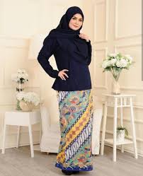 Perusahaan ritel pakaian dan aksesori amerika ini juga mengeluarkan plus size clothing. Plus Size Batik Baju Kurung 2xl Till 5xl Women S Fashion Muslimah Fashion Baju Kurung Sets On Carousell