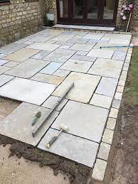 How To Lay A Patio Laying Patio Slabs