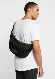 This nike tech hip pack is bigger as it seems and fits a looooot, like essential phones or wallets, it features multiple zip pockets for a secure and organized storage. Nike Sportswear Tech Hip Pack Bum Bag Black Zalando Ie