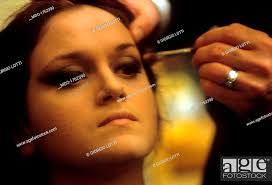 anna bolena a makeup artist blending
