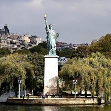 statue of liberty pont de grenelle