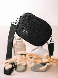 woman s shoulder bag in black colour