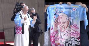 Pope francis was there to talk nuclear proliferation, but all he got was this sweet anime coat. Pope Francis Wears This Anime Inspired Happi In Japan Visit