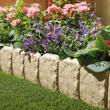 Cobbled Stone Effect Lawn Edging