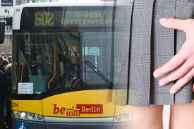 The site owner hides the web page description. Berlin Busfahrer Verschliesst Tur Und Verlangt Handynummer Von Studentin 22 Tag24