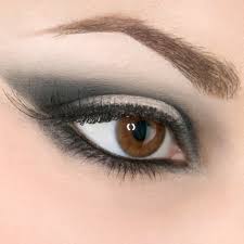 how to keep eye makeup from smearing