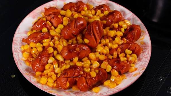 BẮP XÀO XÚC XÍCH | Làm món ăn vặt siêu cuốn này làm phần thưởng cho khối nghỉ hè