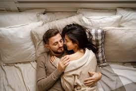 93 000 couple hug bed pictures