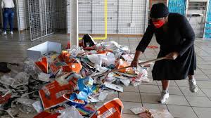 Residents from a cape town suburb in south africa broke into shops and started looting food supplies on tuesday, as the country entered its third week of loc. Wp28nalbxi6ypm