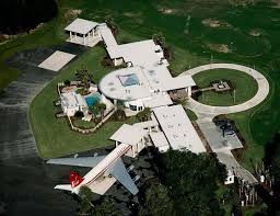 I mean, i have helicopters fly over my house pretty regularly close enough that i can wave to the pilots from my front porch. John Travolta S House Is An Airport