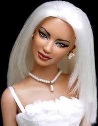 A Tonner Carrie &#39;Ready to Wear&#39; repaint, rerooted with platinum Saran hair. - white-05