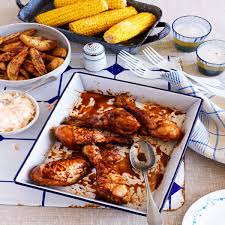 en drumsticks with corn and wedges