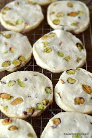 And granulated sugar gives the cookies their gorgeous golden color. Maizena Shortbread Recipe