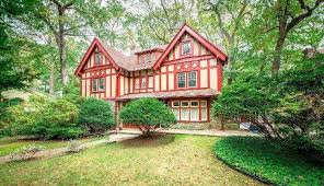 charming colonial home in west mt airy
