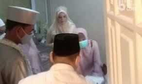Ustadz abdul somad telah resmi menikah dengan fatimah az zahra salim barabud (19), gadis asal jombang, jawa timur. N0k Kjz 6xt Ym