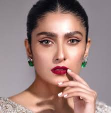 much makeup ayeza khan