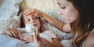 Ob du fieber bei deinen kindern senken solltest oder nicht. Hohes Fieber Beim Kleinkind So Geht Richtig Messen Und Behandeln Heilpraxis