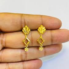 kdm gold earrings approx weight 0 630