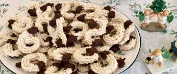 Baking christmas cookies is a beautiful tradition. German Spritz Cookies Traditional Christmas Cookies Quick And Easy