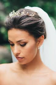 Here's how to get the look. Sophisticated Ontario Wedding At The Manor By Peter Paul S Junebug Weddings Bridal Updo With Veil Veil Hairstyles Tiara Hairstyles