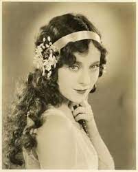 Searching for flapper hairstyles for long hair?the 1920s were one of the most exciting decades for style, as women began to rebel against the constraints of the past. 1920 Lingere Search On Indulgy Com Vintage Portraits Vintage Hairstyles Vintage Photography