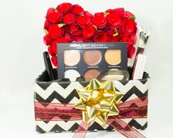 beauty gift basket idea for makeup