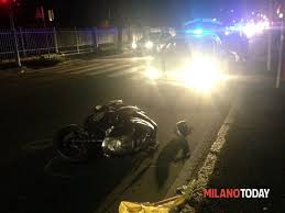 Un incidente ha caratterizzato il quindicesimo giro del settimo appuntamento del mondiale di moto3 sul circuito del montmelò. Un Ragazzo Grave Dopo Incidente In Moto In Centro A Milano
