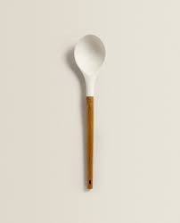 Descubre la mejor forma de comprar online. Imagen 1 Del Producto Cuchara De Silicona Y Madera Wooden Spoons Zara Home Cooking Utensils