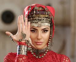 Orer.am | Անդրեն, Սիրուշոն, Ստելլա Մաքսվելն ու այլ հայտնիներ` հայկական  ազգային հագուստով (ֆոտո)
