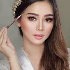 thai makeup artist