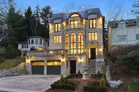 what defines a luxury home in canada