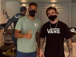 Having gotten a tattoo this week, tolisso broke the club's strict hygiene rules, designed to limit the a video was posted on friday which showed tolisso getting a tattoo on his right forearm while not. Corentin Tolisso Fc Bayern Tattoo Skandal Franzose Muss Ordentlich Blechen Fc Bayern