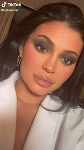 her makeup artist ariel