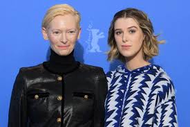 Xavier and her twin sister, honor, was born on 6 october 1997, in. Tilda Swinton Z Corka Honor Promuja Swoj Film Na Berlinale 2019 Elle Pl