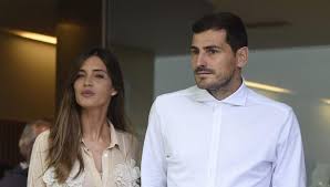 The spain goalkeeper legend has made it known to footballer iker casillas was known to undergo a test in the month of december for defining and determining whether he will be able to continue with his. Real Madrid Iker Casillas Y Sara Carbonero Habrian Puesto Fin A Su Matrimonio Seleccion De Espana Futbol Internacional Depor