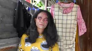 woman cosplays as zombie to sell dead