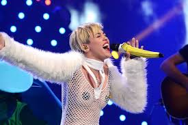 Miley Cyrus Scores First Uk Chart Double Of 2013 Mirror Online