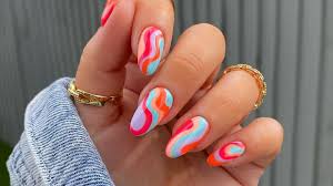 the swirly 70s manicure trend that