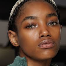 aw22 runway beauty