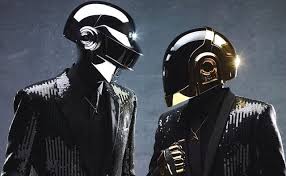Okay, we have to admit… when daft punk gave that electrifying performance at the grammys and went on stage multiple times to collect their trophies, we all wondered what the faces behind those helmets look like. Daft Punk Was Captured Without Their Helmets Before Flying To France