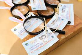 Own Magnifying Glass Party Favors